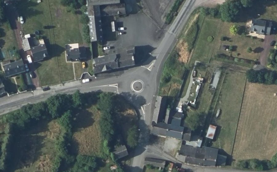 Vue aérienne du Rond-point anonyme n°766866556