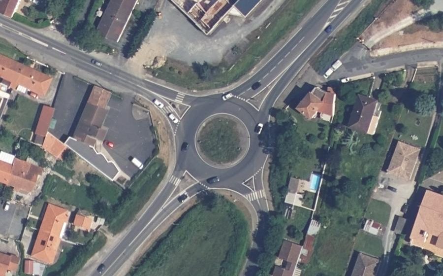 Vue aérienne du Rond-point anonyme n°76695227