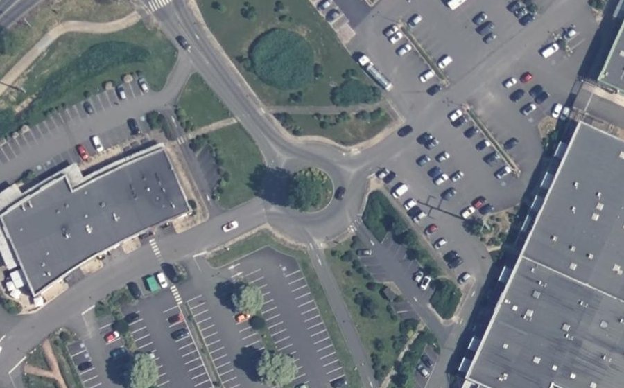 Vue aérienne du Rond-point anonyme n°76695866