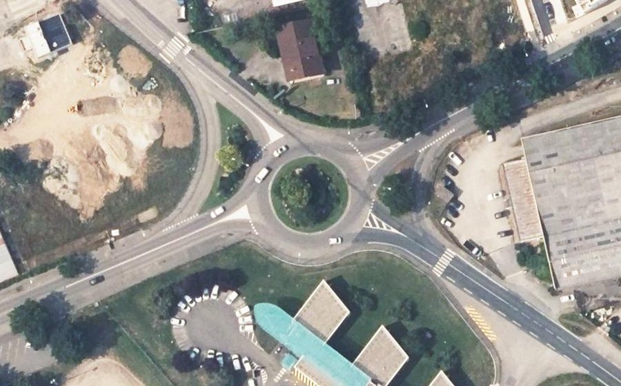 Vue aérienne du Rond-point anonyme n°76729784