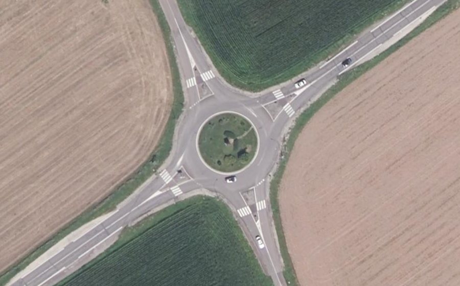 Vue aérienne du Rond-point anonyme n°767322528