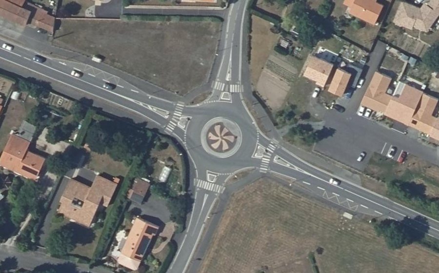 Vue aérienne du Rond-point anonyme n°767391377