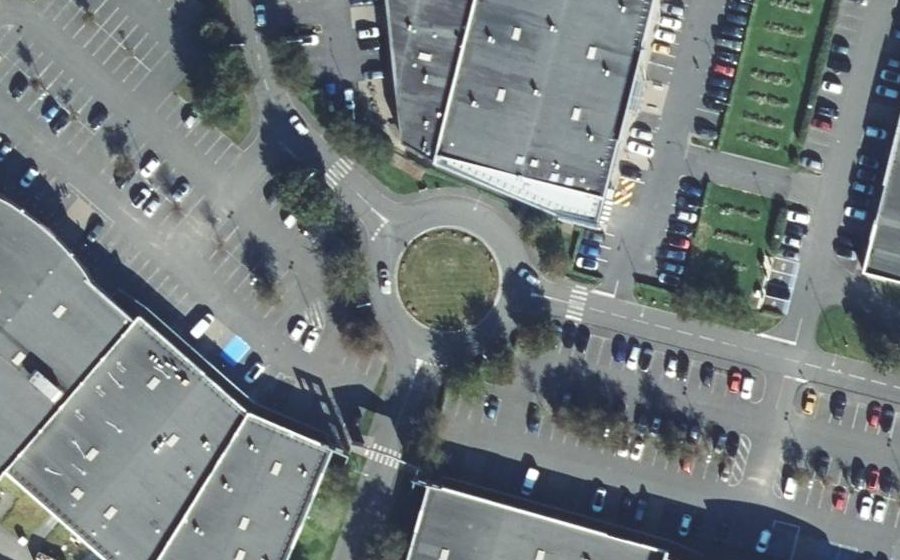 Vue aérienne du Rond-point anonyme n°76752395