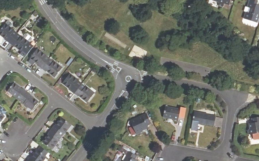 Vue aérienne du Rond-point anonyme n°76765874