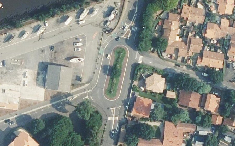 Vue aérienne du Rond-point anonyme n°76776707