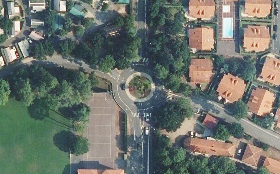 Vue aérienne du Rond-point anonyme n°76776710