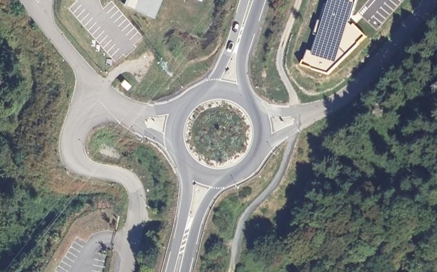 Vue aérienne du Rond-point anonyme n°767794206