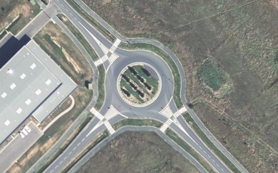 Vue aérienne du Rond-point anonyme n°768086918
