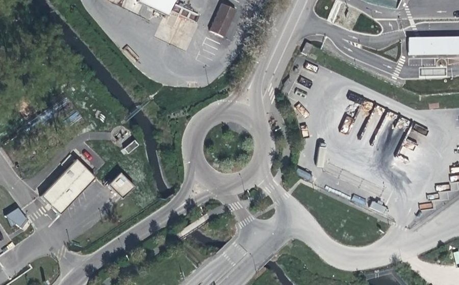 Vue aérienne du Rond-point anonyme n°768481183