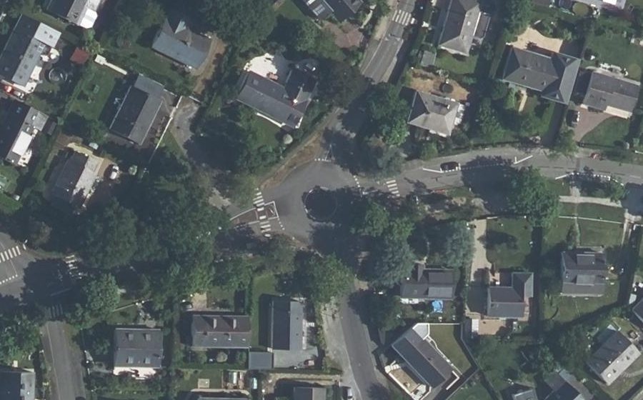 Vue aérienne du Rond-point anonyme n°768484025