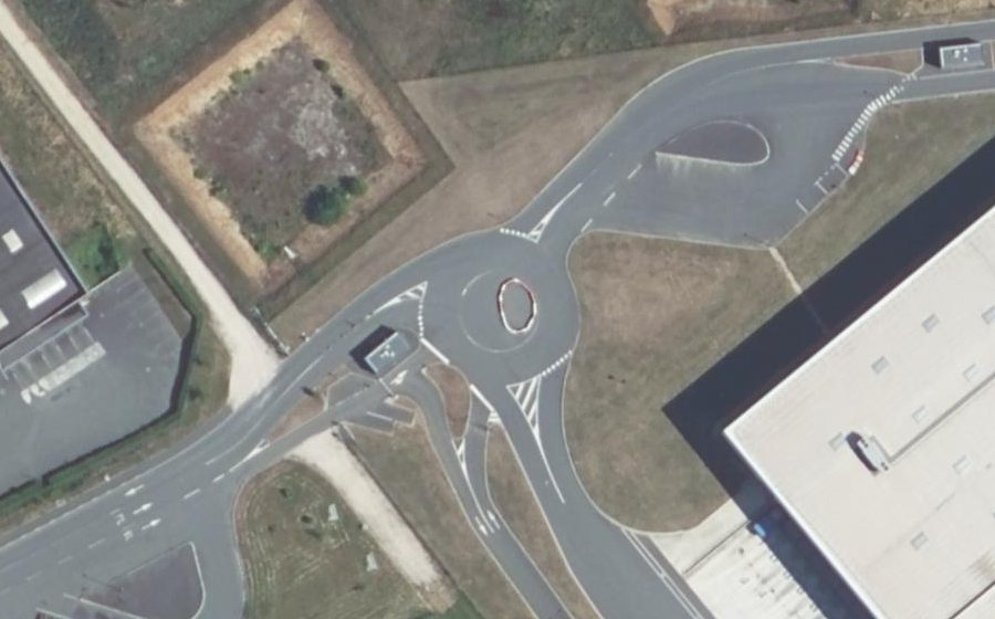 Vue aérienne du Rond-point anonyme n°768597827