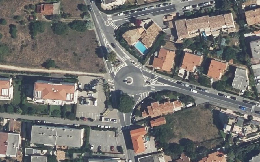 Vue aérienne du Rond-point anonyme n°768662088
