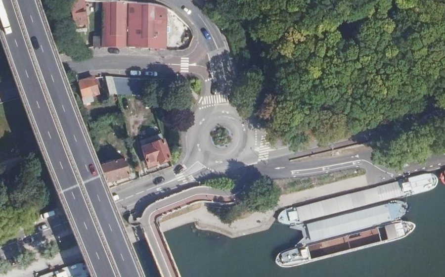 Vue aérienne du Rond-point anonyme n°768689170