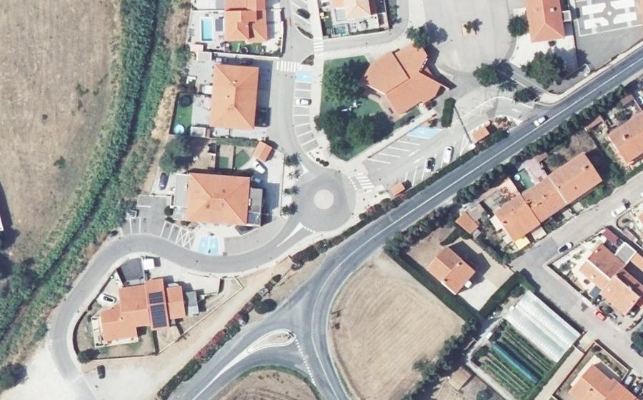 Vue aérienne du Rond-point anonyme n°768995656