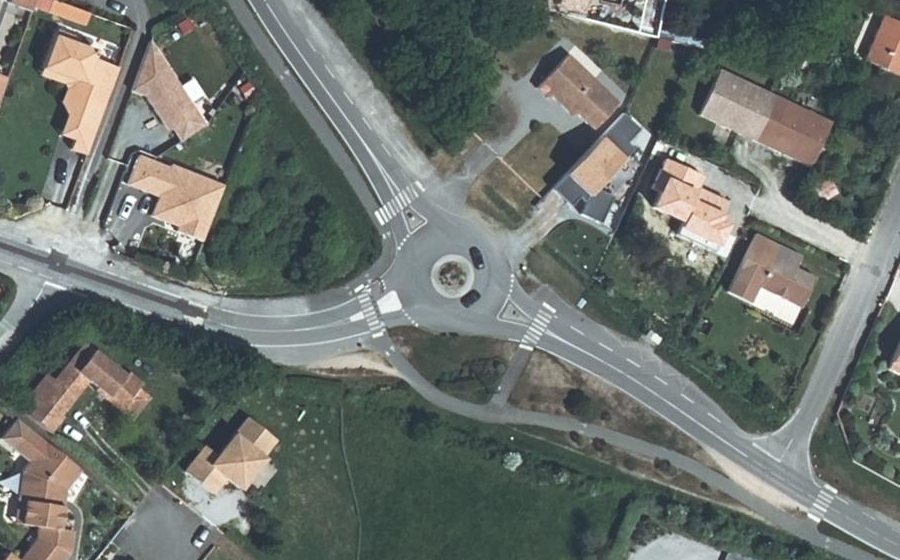 Vue aérienne du Rond-point anonyme n°769035115