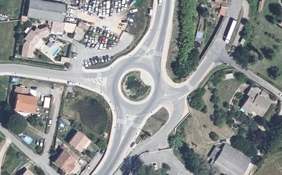 Vue aérienne du Rond-point anonyme n°769039331