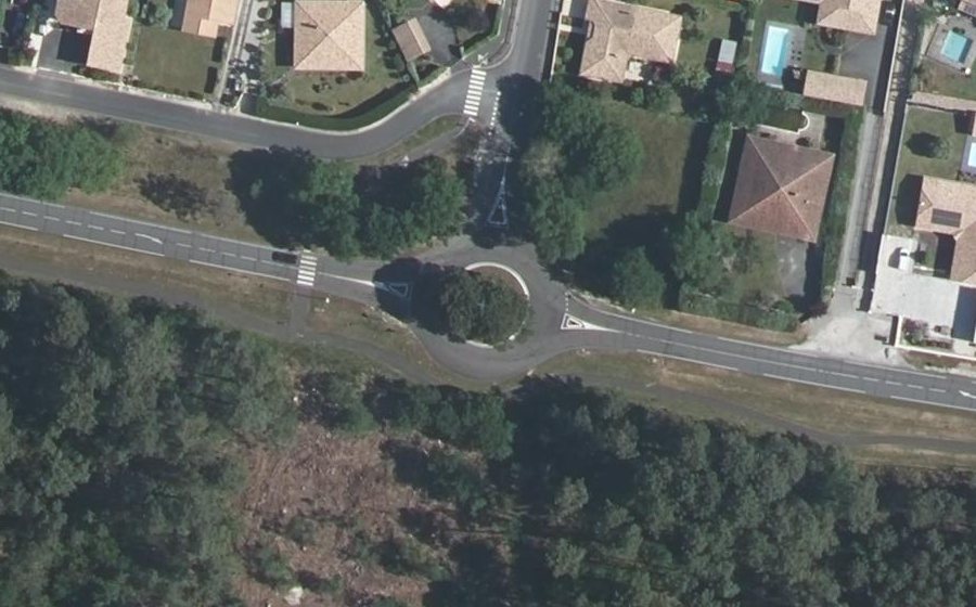 Vue aérienne du Rond-point anonyme n°769135635
