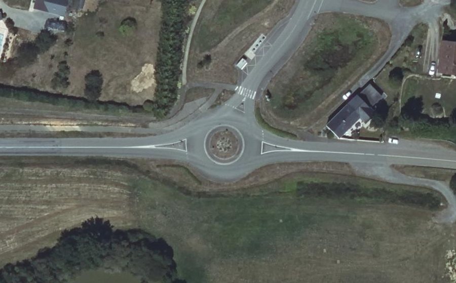 Vue aérienne du Rond-point anonyme n°769386925