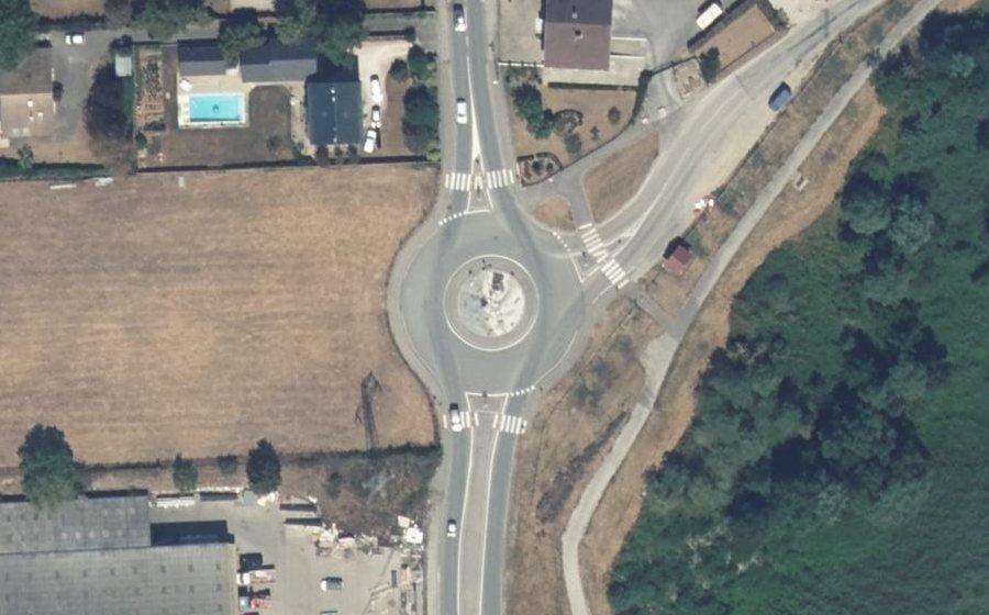 Vue aérienne du Rond-point anonyme n°769627112