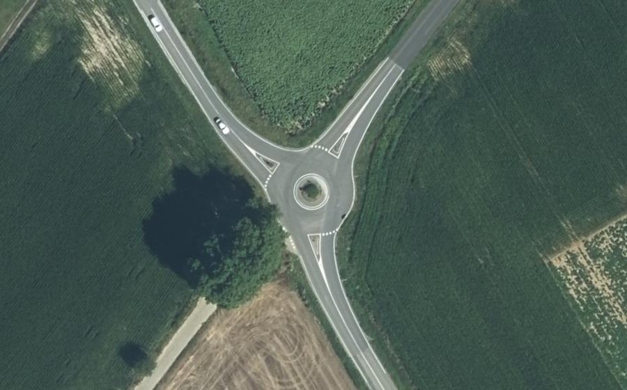 Vue aérienne du Rond-point anonyme n°769883102