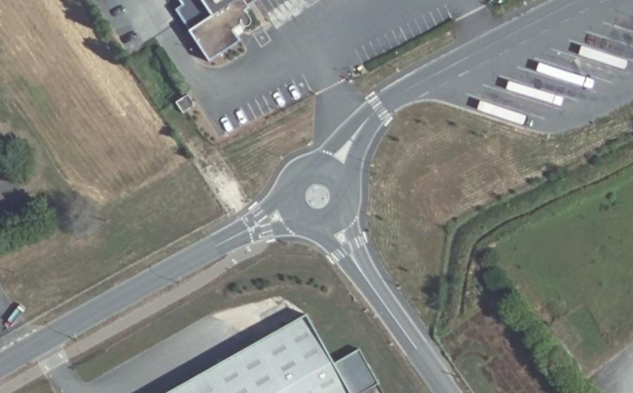 Vue aérienne du Rond-point anonyme n°770023102