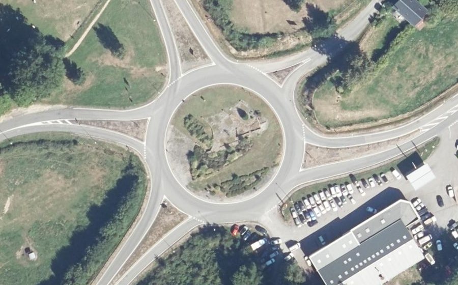 Vue aérienne du Rond-point anonyme n°77038745