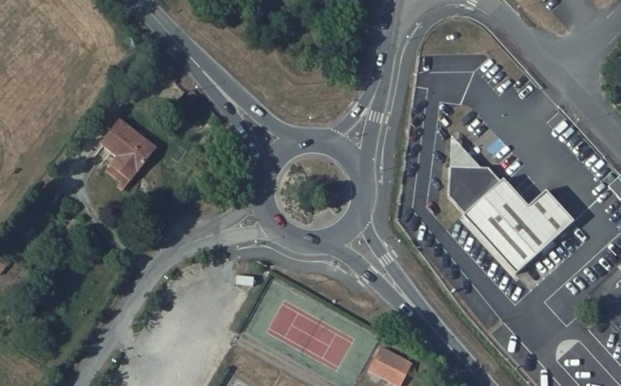 Vue aérienne du Rond-point anonyme n°77044947
