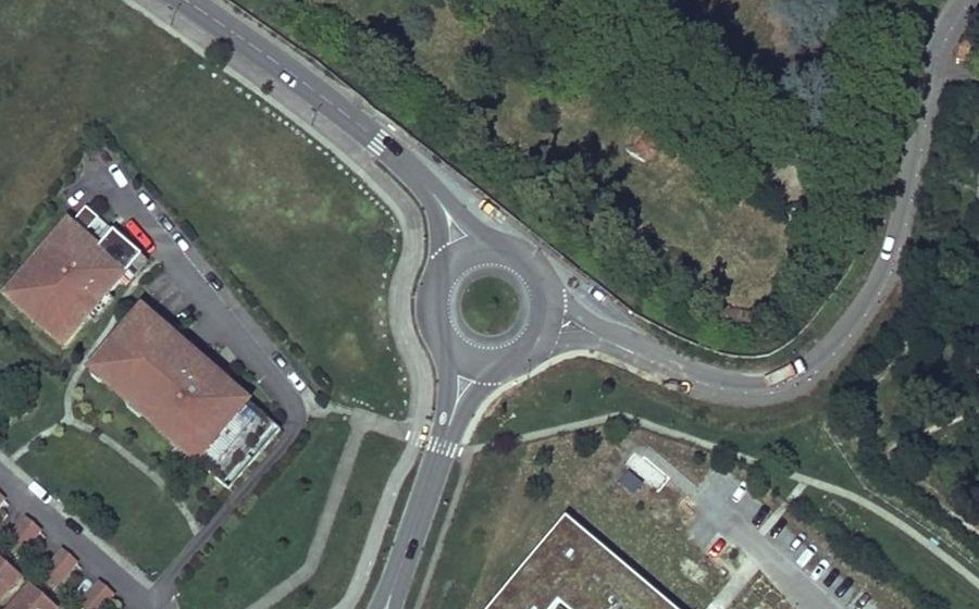 Vue aérienne du Rond-point anonyme n°77051233