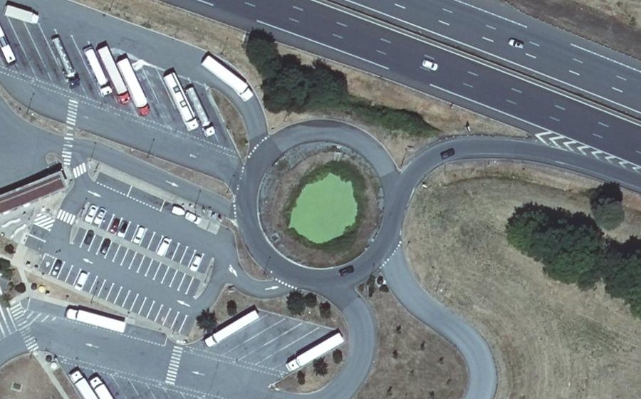 Vue aérienne du Rond-point anonyme n°770610545