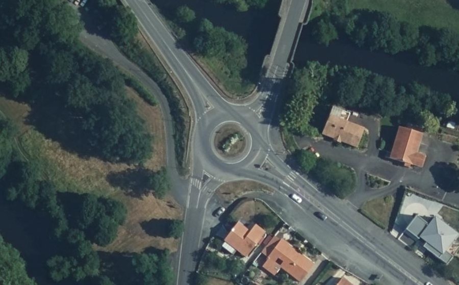 Vue aérienne du Rond-point anonyme n°77064200