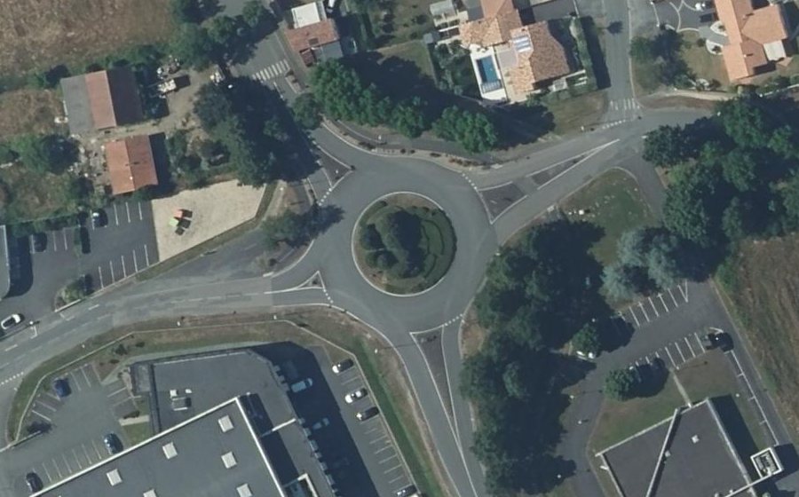 Vue aérienne du Rond-point anonyme n°77064205