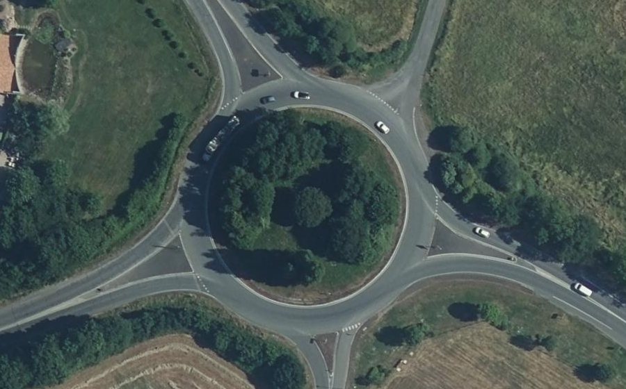 Vue aérienne du Rond-point anonyme n°77064219