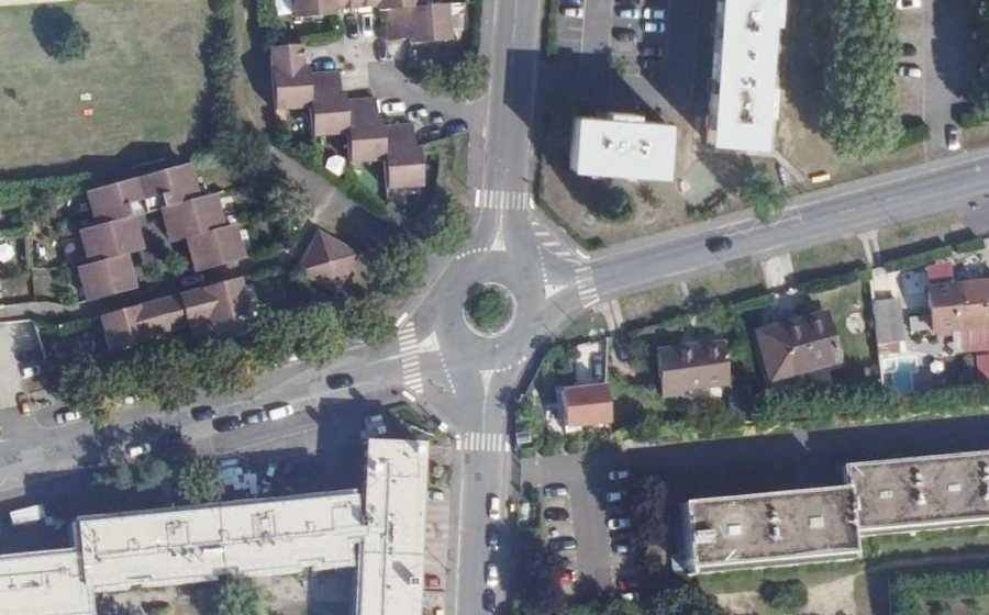 Vue aérienne du Rond-point anonyme n°77065097