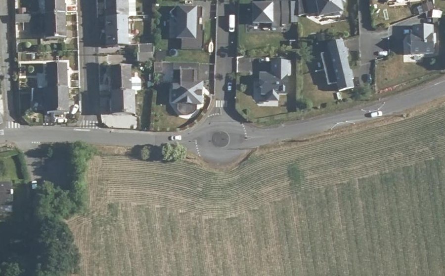Vue aérienne du Rond-point anonyme n°770864941