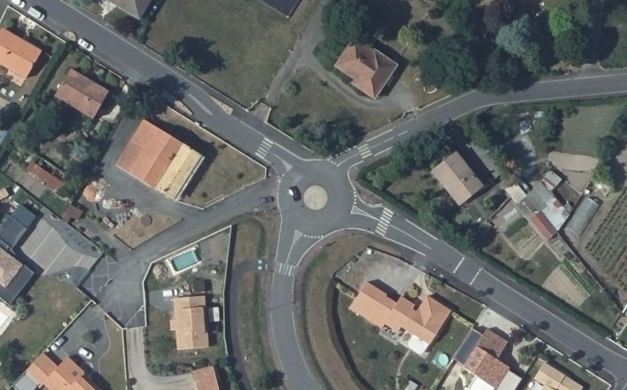 Vue aérienne du Rond-point anonyme n°77107859