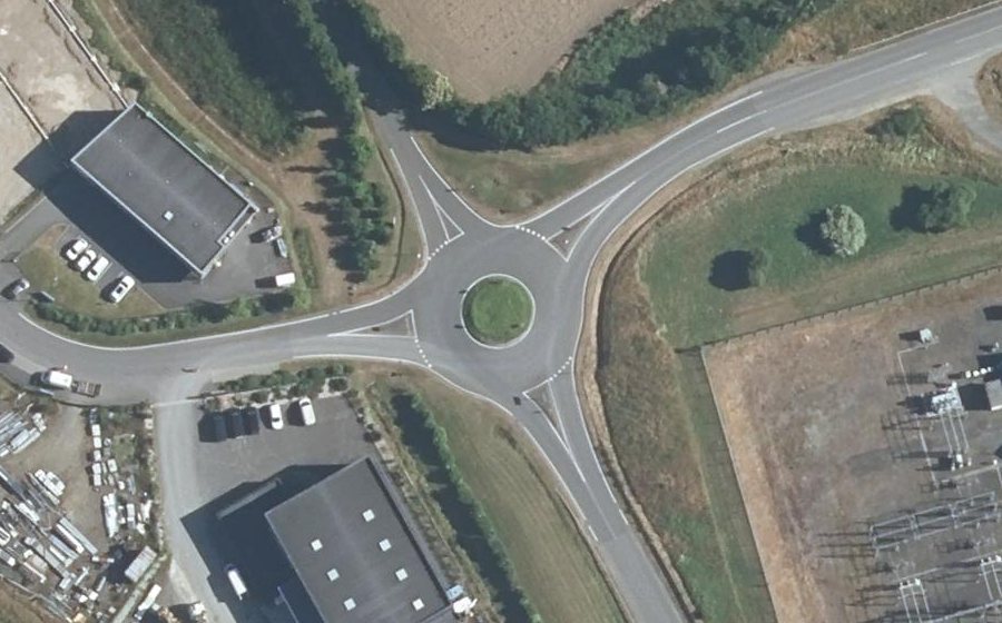 Vue aérienne du Rond-point anonyme n°771540391