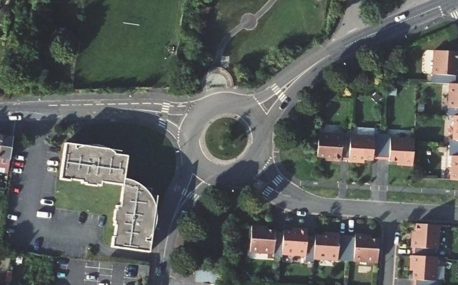 Vue aérienne du Rond-point anonyme n°77155682