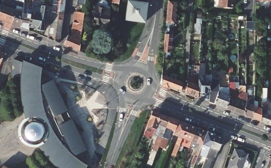 Vue aérienne du Rond-point anonyme n°77155690