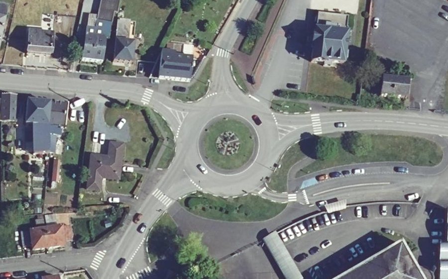 Vue aérienne du Rond-point anonyme n°77164107