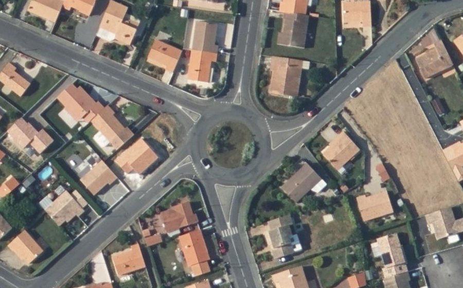 Vue aérienne du Rond-point anonyme n°77172040