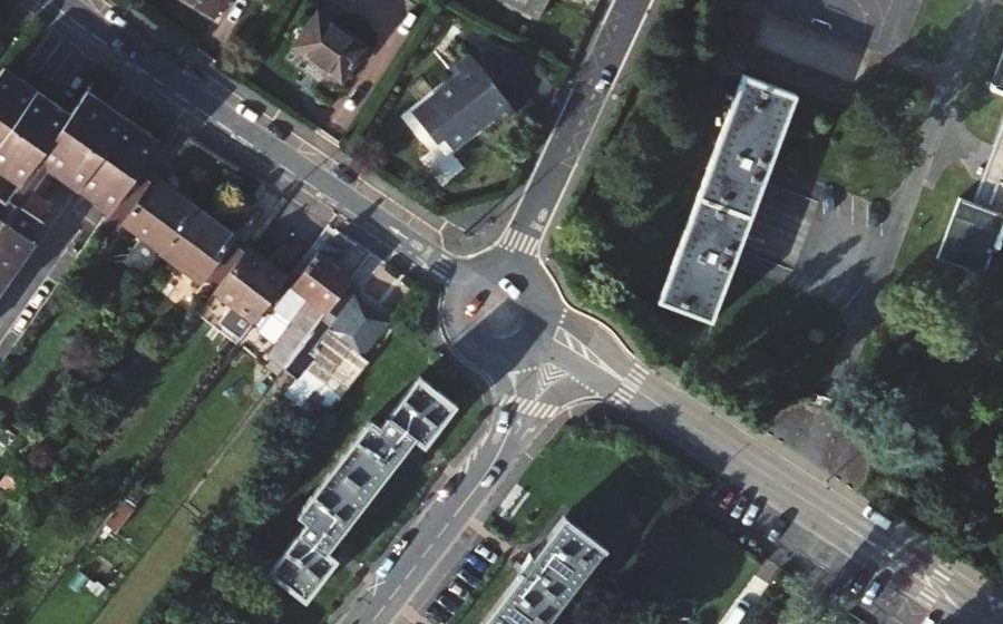 Vue aérienne du Rond-point anonyme n°77199364