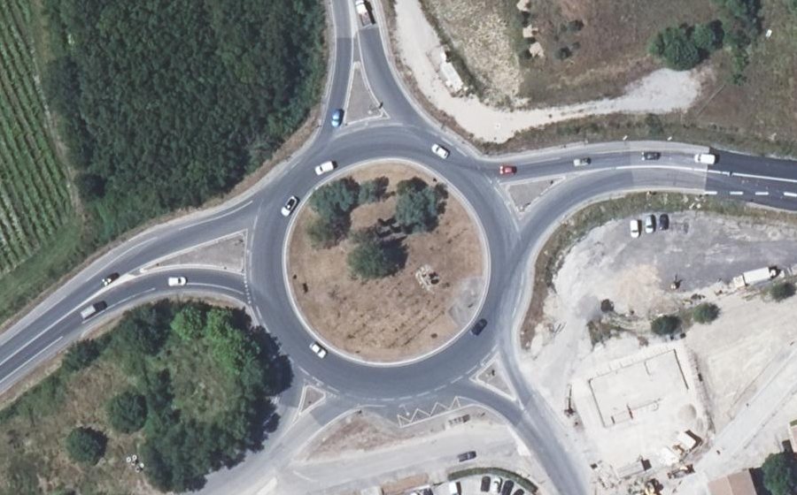 Vue aérienne du Rond-point anonyme n°772039139