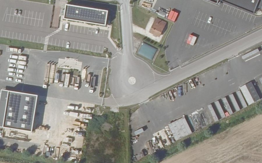 Vue aérienne du Rond-point anonyme n°772124490
