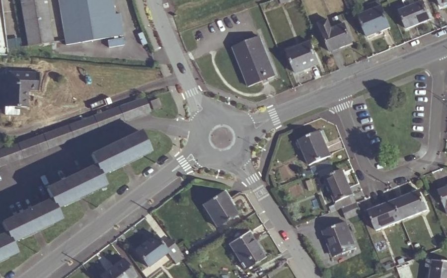 Vue aérienne du Rond-point anonyme n°772344042