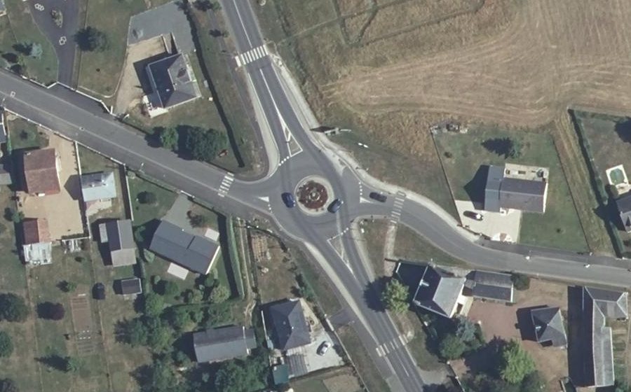 Vue aérienne du Rond-point anonyme n°772619442