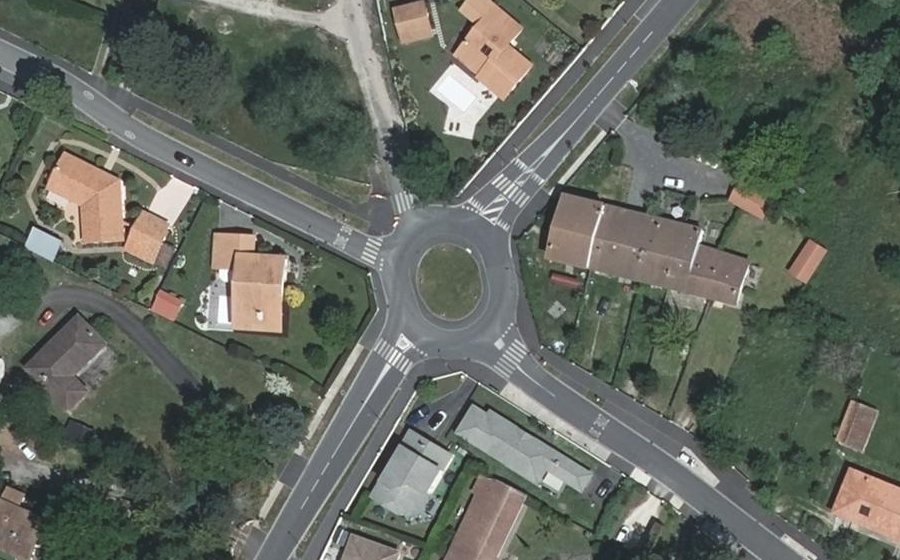 Vue aérienne du Rond-point anonyme n°772920861