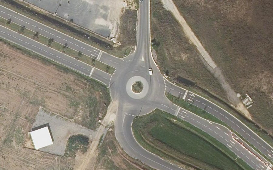 Vue aérienne du Rond-point anonyme n°773633751