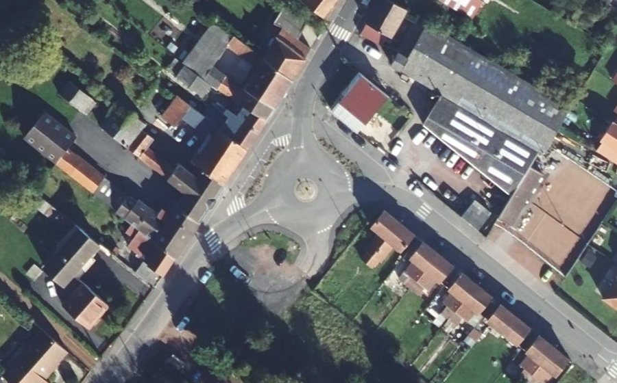 Vue aérienne du Rond-point anonyme n°773755644