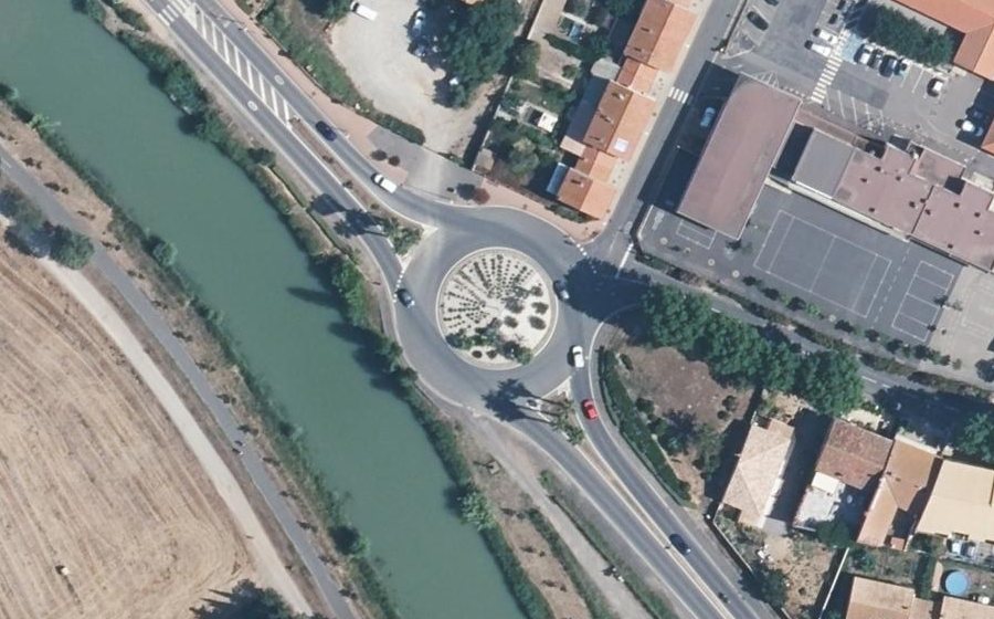 Vue aérienne du Rond-point anonyme n°77386803