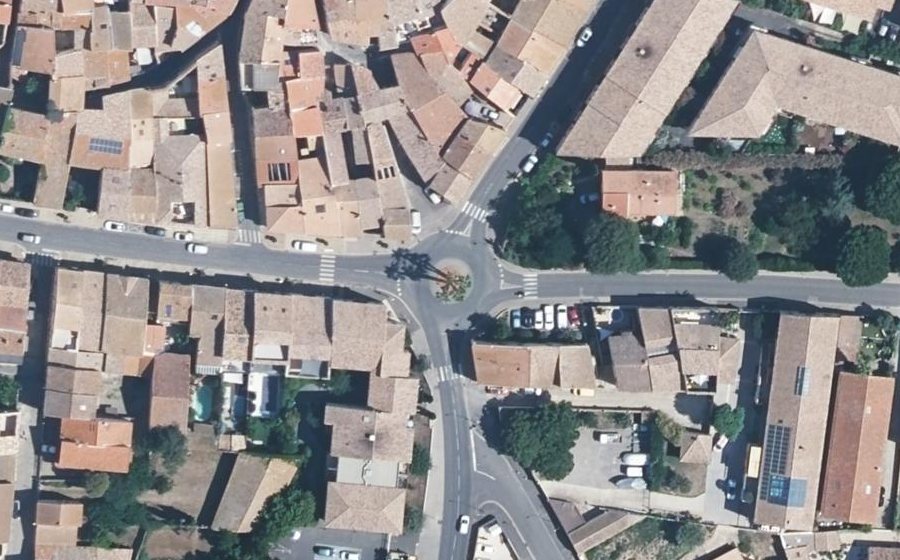 Vue aérienne du Rond-point anonyme n°77388921